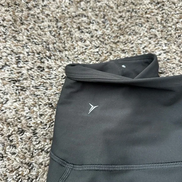 Old Navy Active Charcoal Leggings - Picture 5 of 5